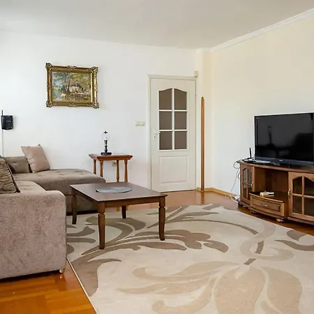 Апартамент Spacious 2br At Red Square By Flat Manаger Варна